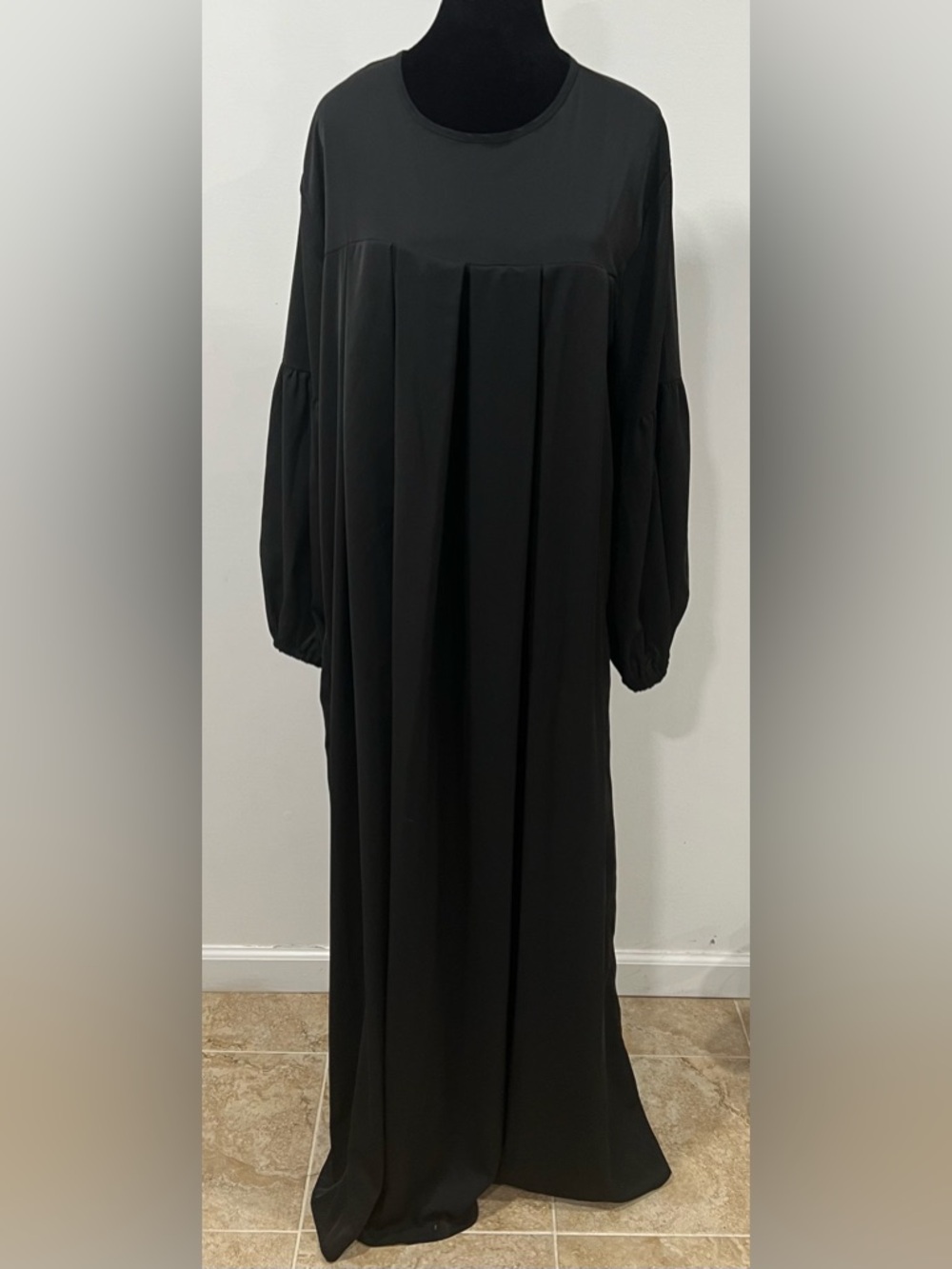LIKE NEW🖤Women’s Black Balloon-Sleeve Maxi dress